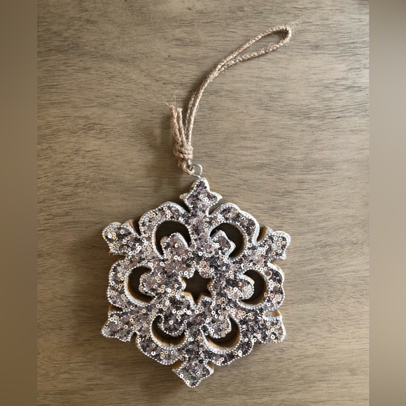 Snowflake hanging decor - Picture 1 of 3